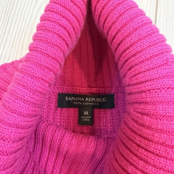 Banana Republic Medium 100% Cashmere Turtleneck Sweater Relaxed Ribbed Pink - Picture 4 of 10